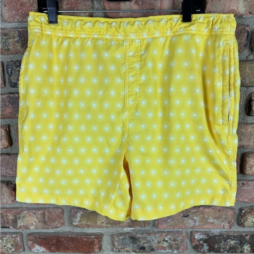 Mack Weldon Taxi Sunburst 5.5” Swim Board Shorts Men’s Size XL Yellow/White